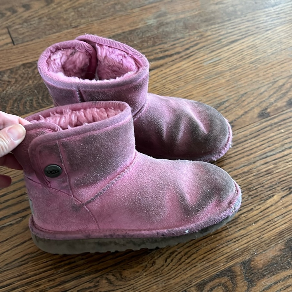 Girls pink suede Uggs